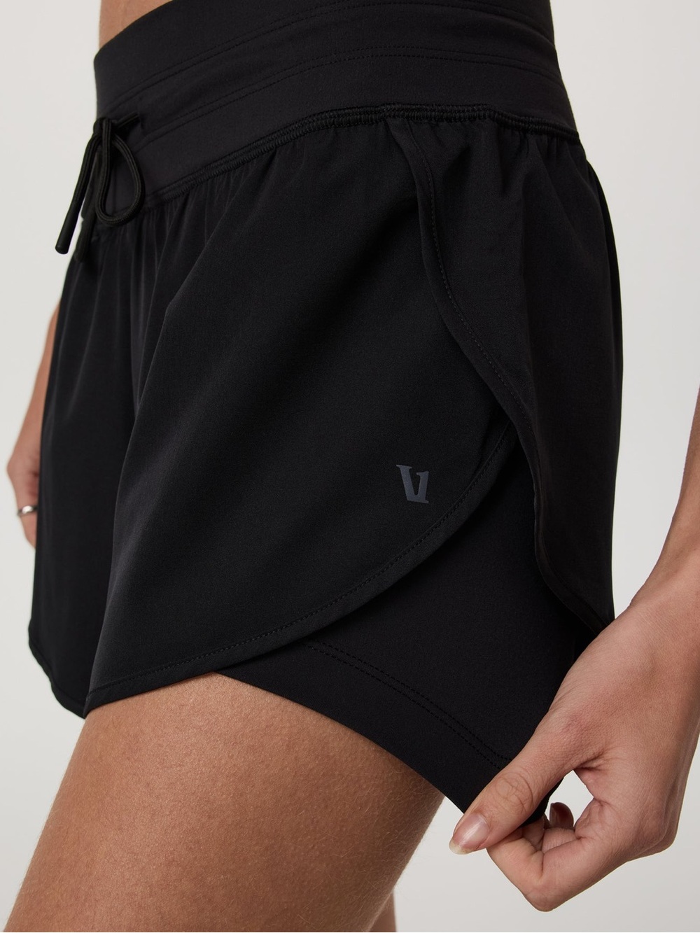 Vuori Women’s Black Daily Speed Athletic Shorts Size Medium Sporty Running